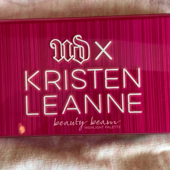 Urban Decay X Kristen Leanne Beauty Beam Highlighter Palette - Picture 4 of 8